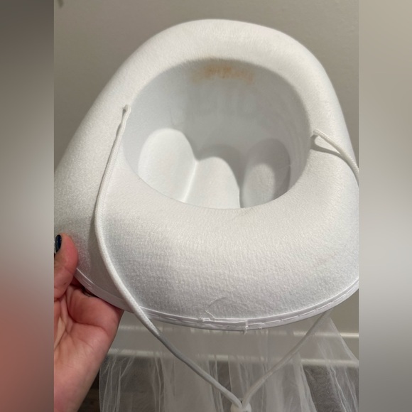 White Bride Cowboy Hat with Veil - Picture 4 of 7